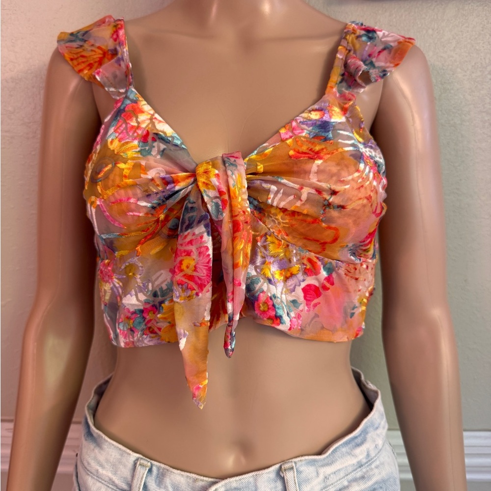 Ebony & ivory Floral Tie-Front Crop Top